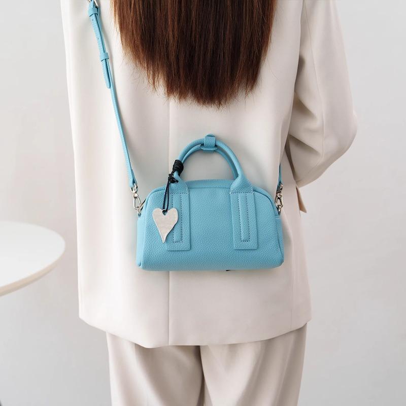 Niche High-end Bag Women's Autumn and Winter New Bowling Bag Fashion Commuter Shoulder Messenger Bag