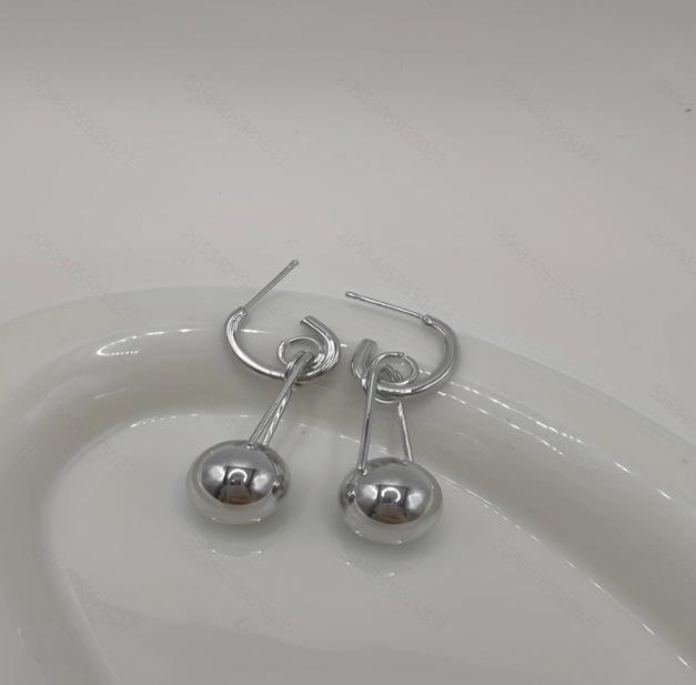 French Personality Design Sense Ball C-Shaped Earrings Femininity Light Luxury High Sense Cold Wind Stud Earrings