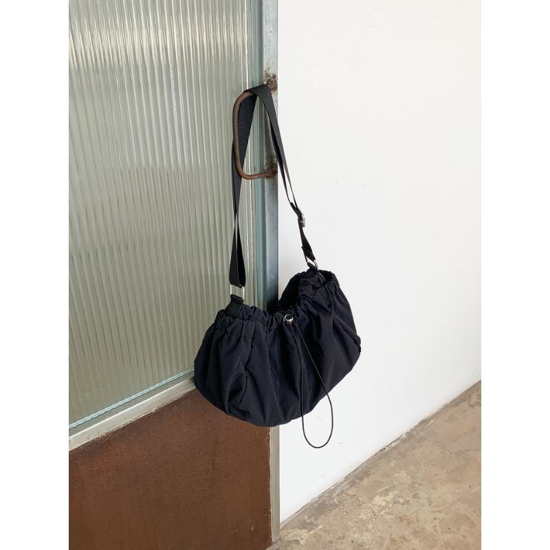 Nylon Pleated Bag Drawstring Light and Casual New Shoulder Bag Bag Niche Design Lazy Messenger Bag Woman