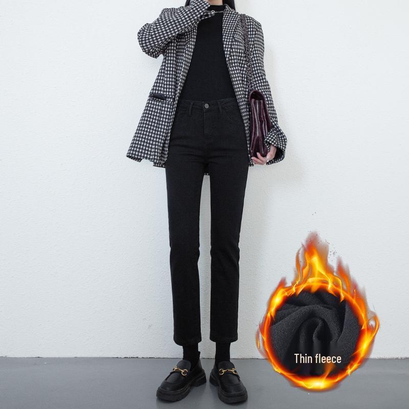 Dámské letní zeštíhlující černé džíny cigaretového střihu s vysokým pasem a rovnými nohavicemi