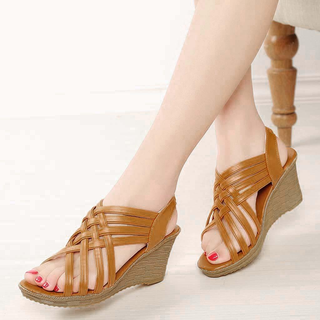 

Женские туфли на высоких платформах с вырезами и клетчатым поясом