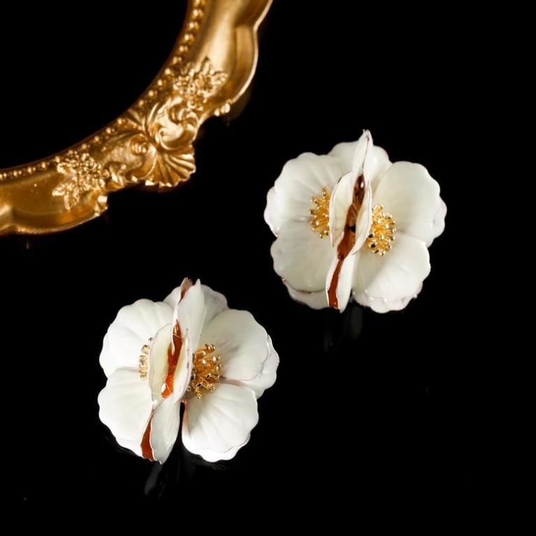 Yang Caiyu Inspired Retro White Petal Earrings for Women - High-End Niche Design 2024