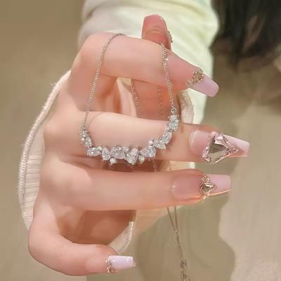 New Smile Necklace Women's Simple Flower Pendant Neck Chain Fashionable Light Luxury Clavicle Chain Necklace Pendant High Sense