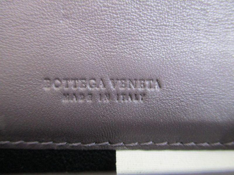 Подлинная визитница BOTTEGA VENETA Intrecciato из коричнево-фиолетовой кожи #7942, восстановленная