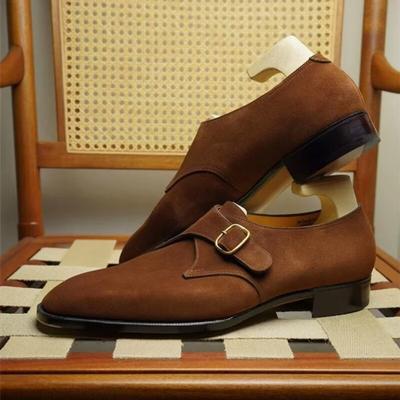 Mode Neue Herren Slipper Schwarz Braun Seitliche Schnalle Wildleder Schuhe Europäische Amerikanische Modische Runde Zehe Formelle Schuhe Größen 38-46