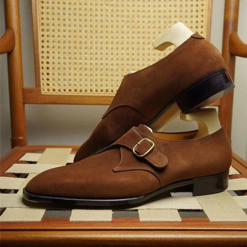 Neue Herren Slipper Schwarz Braun Seitliche Schnalle Wildleder Schuhe Europäische Amerikanische Modische Runde Zehe Formelle Schuhe Größen 38-46