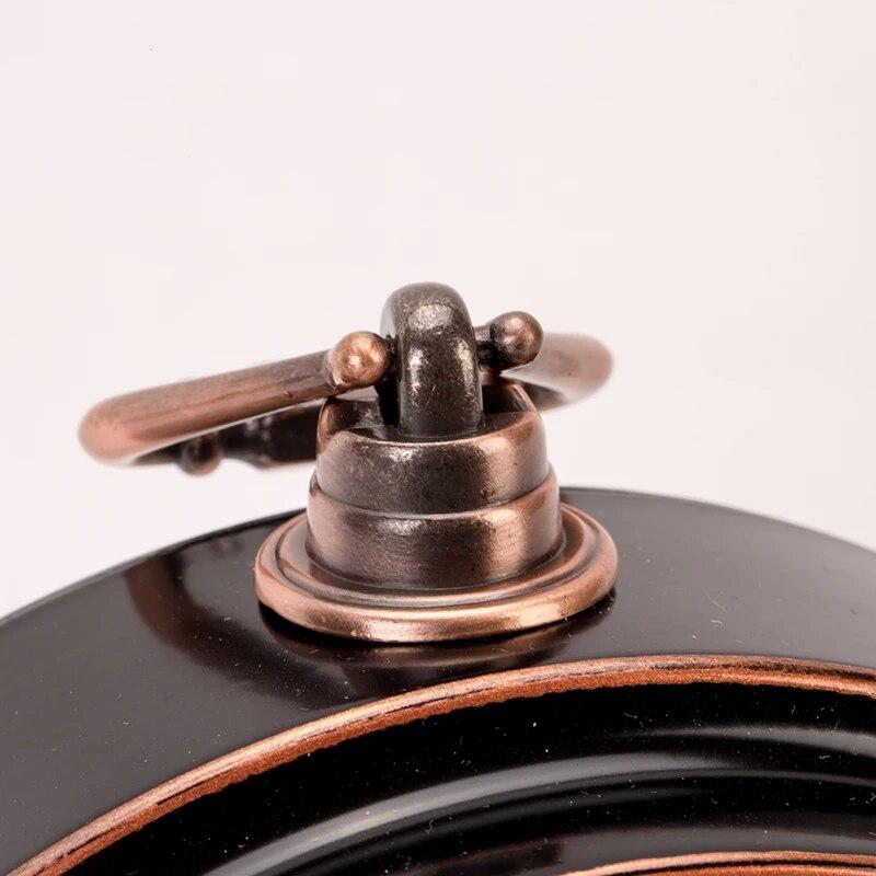 European Style Metal Retro Clock, American Style Creative Electronic Alarm Clock, Student Personality Simple and Silent Pointer