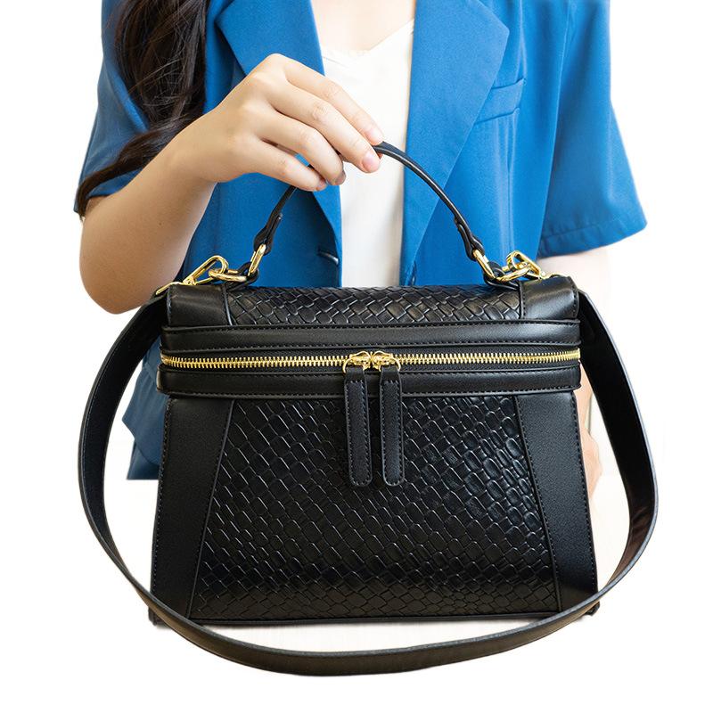 2026 New Women's Bag Fashionable Versatile Woven Shoulder Bag Commuting Crossbody Bag Light Luxury Handbag Crossbody Bag