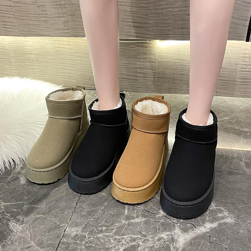 

Platform snow boots women s new autumn and winter velvet short tube European and American large size cotton shoes 36 чорний