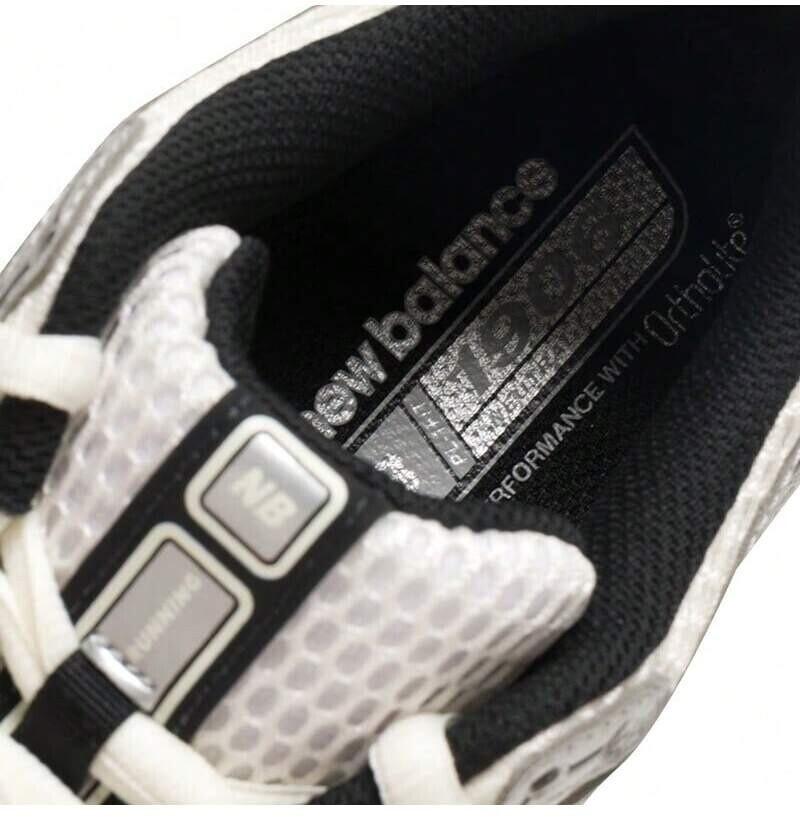 Кроссовки New Balance 1906R (M1906RER) серебристый металлик/черный/морская соль