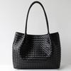 Handgewebte Leder-Tragetasche Damen Mittlere Größe Crossbody oder Unterarm-Stil Weiches Echtes Rindsleder Minimalistisches Schickes Design
