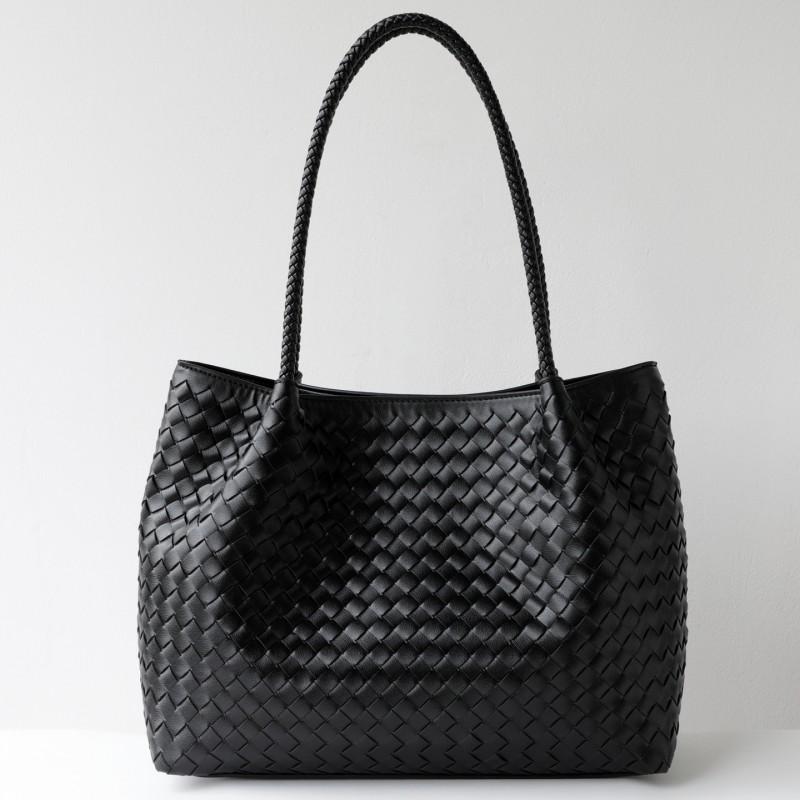 Handgewebte Leder-Tragetasche Damen Mittlere Größe Crossbody oder Unterarm-Stil Weiches Echtes Rindsleder Minimalistisches Schickes Design