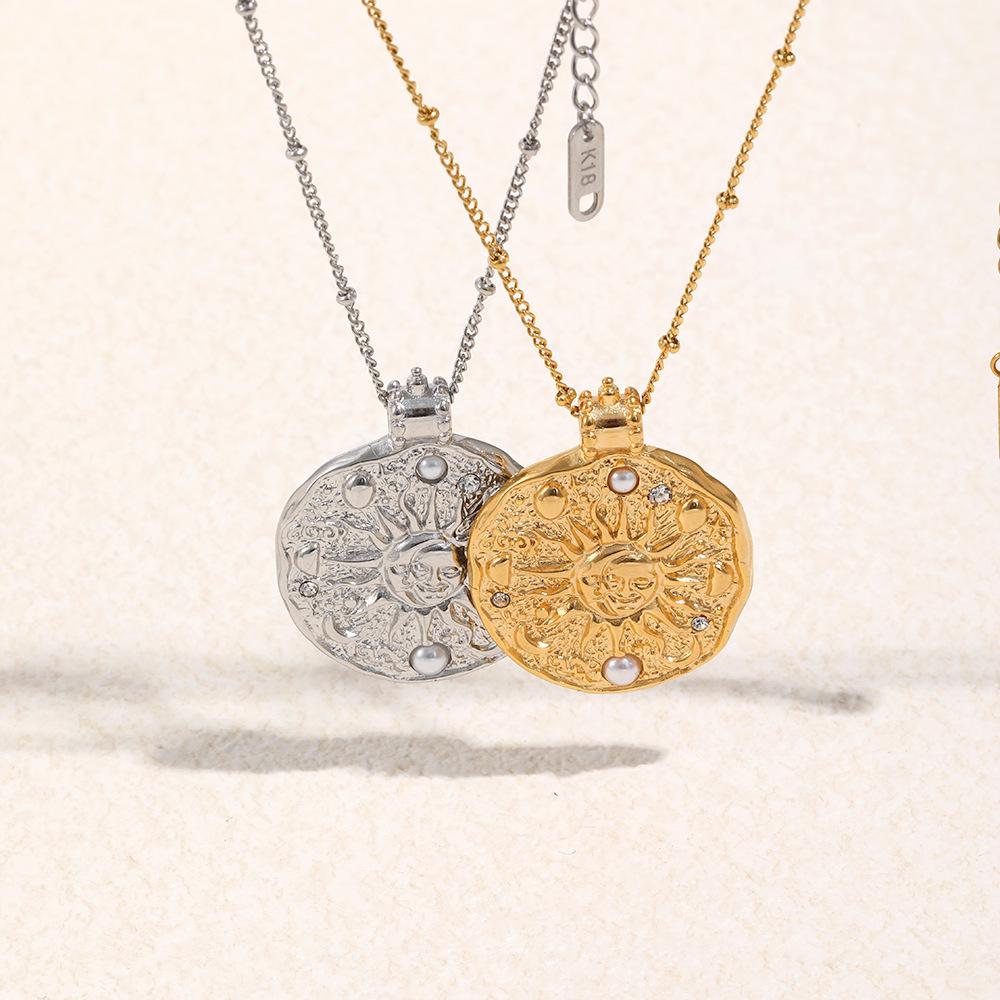 Fashionable Gold Sun Smiley Face Pendant Necklace Unique Women Jewelry Accessory For Daily Wear Stylish Gift