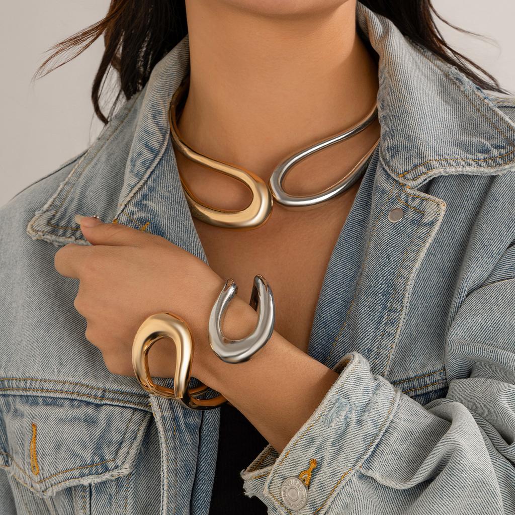 Exaggerated Glossy Ring Metal Wind Choker Necklace Retro Hollow Irregular Spring Collar Female