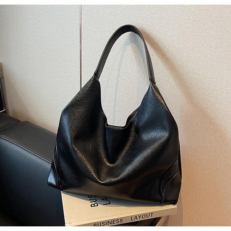 Retro commuter tote bag women's large capacity 2025 new autumn and winter casual shoulder bag premium sense child and mother bag