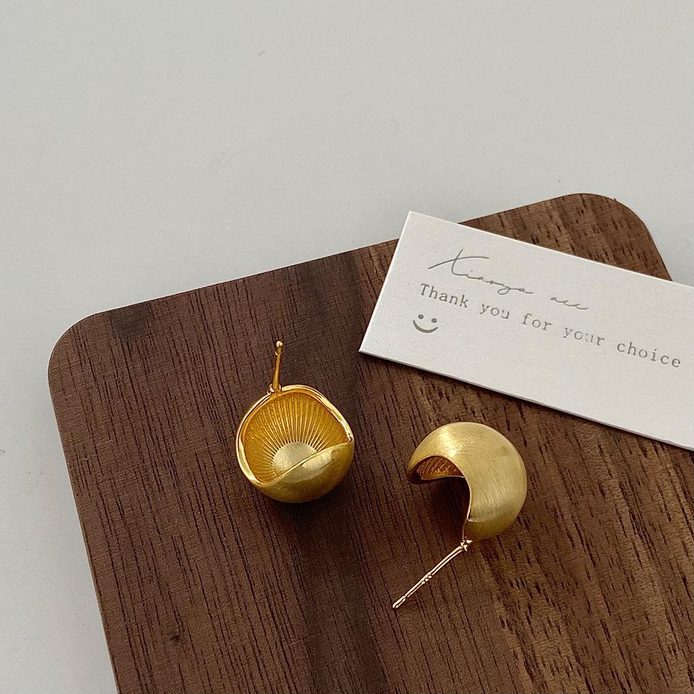 Elegant European & American Style Brushed 925 Silver Stud Earrings: Light Luxury, Versatile, and Fashionable Flat Round Design.