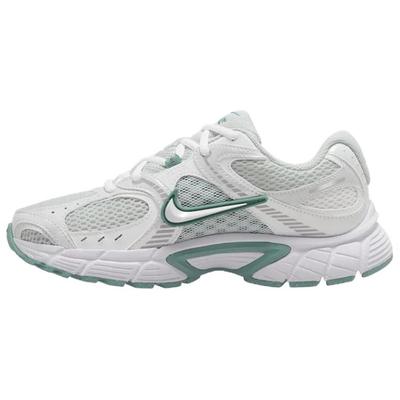 V5 RNR Abrasion Resistant Low Top Running Shoes Women's White Sneakers HQ7901-106