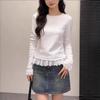 Women's Slim Fit White Lace Trim Long-Sleeved T-Shirt, Round Neck, Korean Style, Perfect Base Layer for Early Autumn