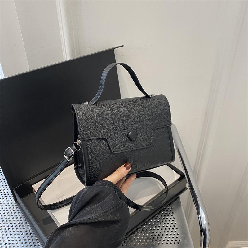 

Нишевая модная маленькая квадратная сумка для женщин 2024 года, новая текстура, контрастный цвет, сумка через плечо в иностранном стиле, простая повседневная сумка-мессенджер чёрный