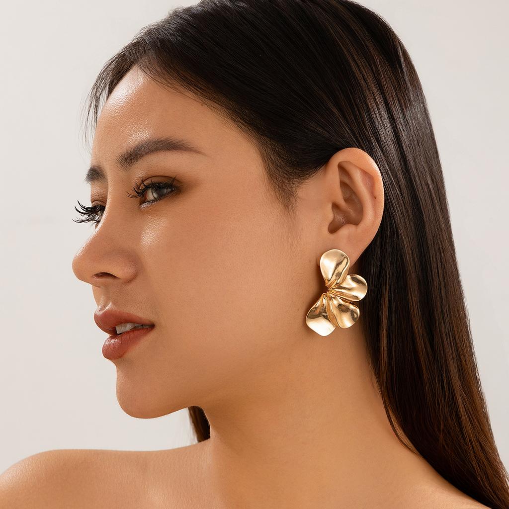 IngeSight.Z Mode Goldfarbe Blütenblatt Ohrringe für Damen Ästhetisches Design Asymmetrische Metall Stecker Ohrringe Damen Schmuck Geschenk