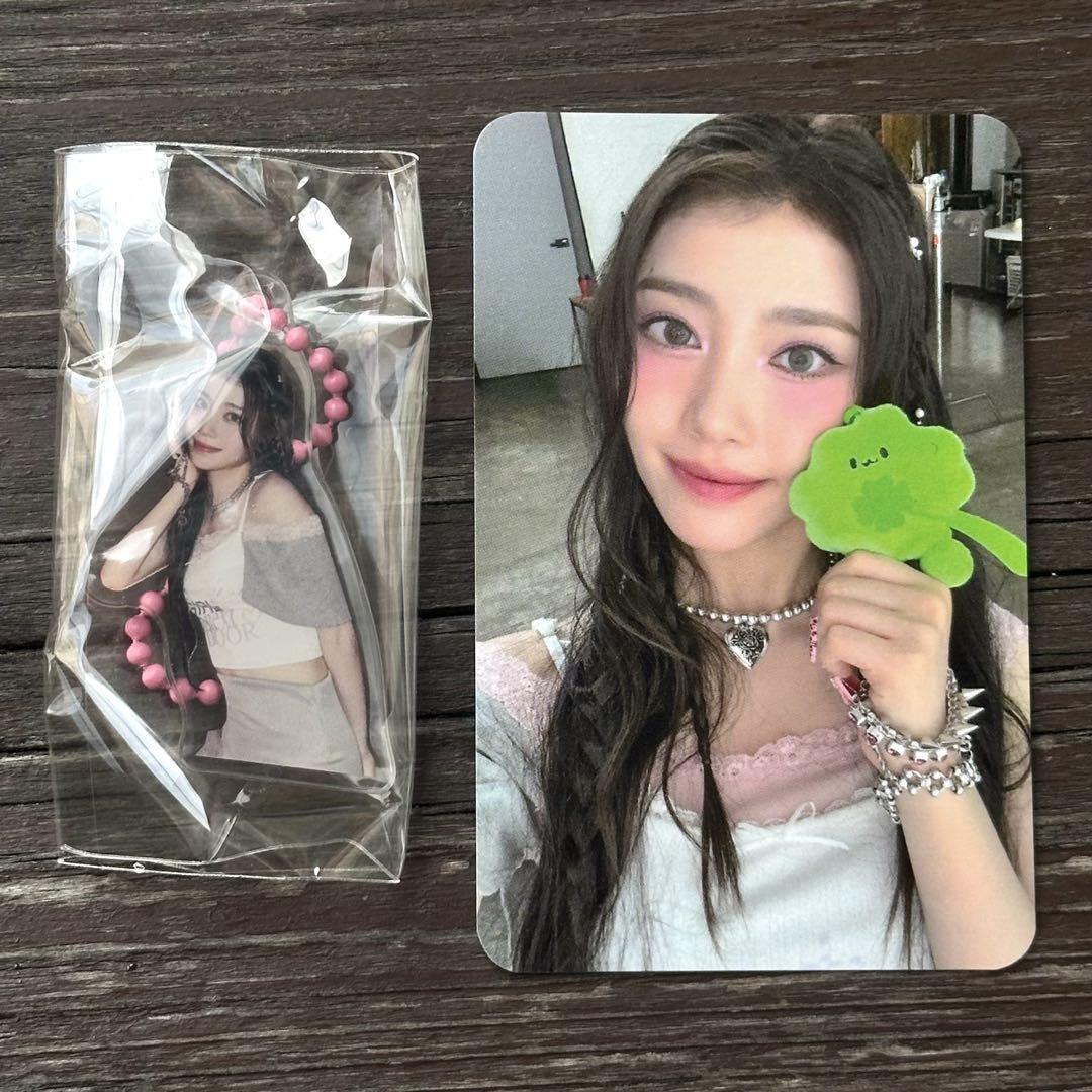 

[USED] kep1er Pop-Up Exclusive Gift for Attendees: Xiao Ting Keychain and Trading Card