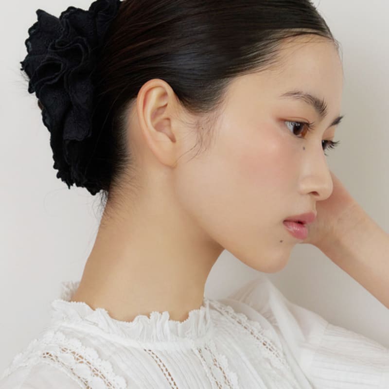 FANTASTIC PLANET Doppelspitzen-Scrunchie (SCHWARZ)