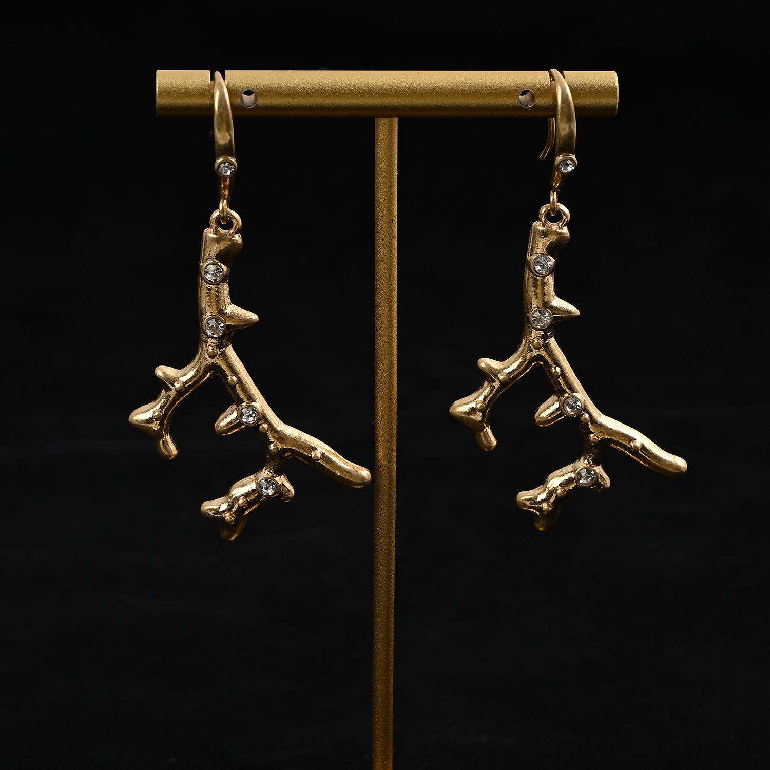 Богемный набор: ожерелье и серьги с натуральными камнями: Трендовые серьги в винтажном стиле с легкими роскошными гвоздиками и подвесками