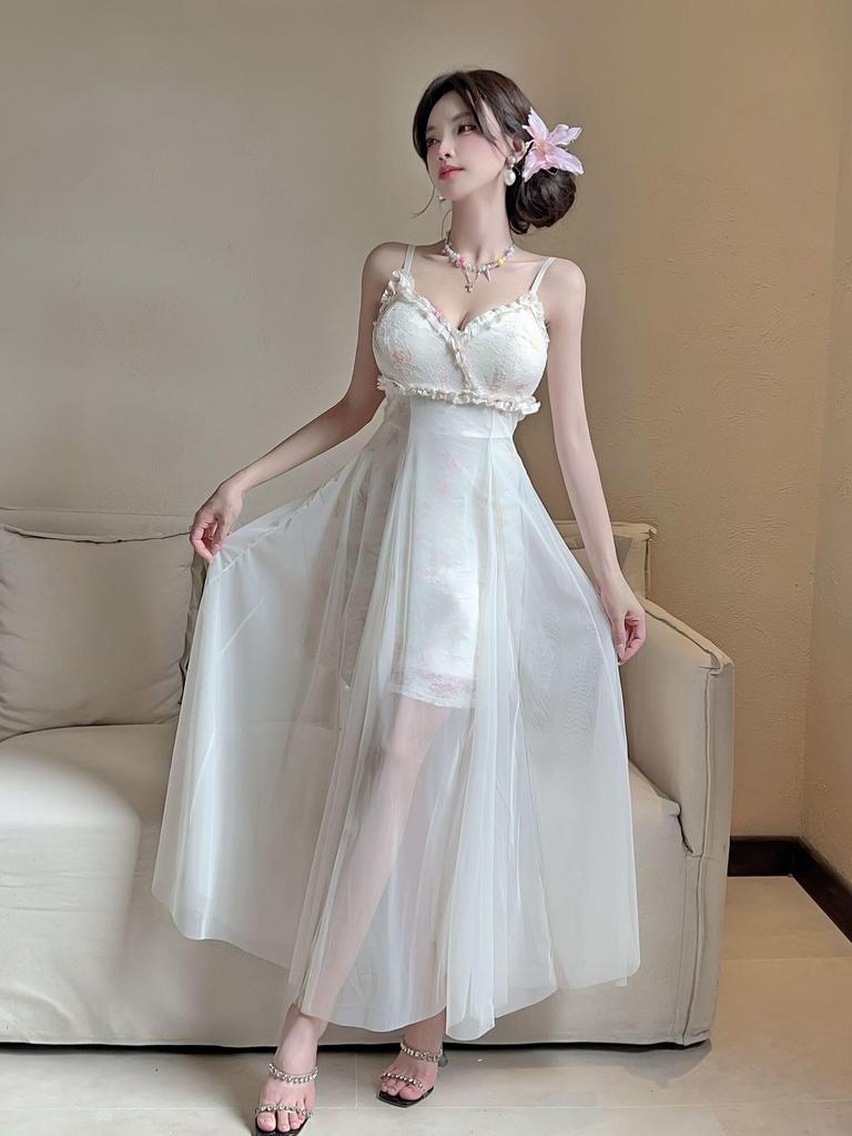 French Floral Slip Dress: Chic, Sweet, Age-Reducing Waist-Cinched Short Skirt for Women.