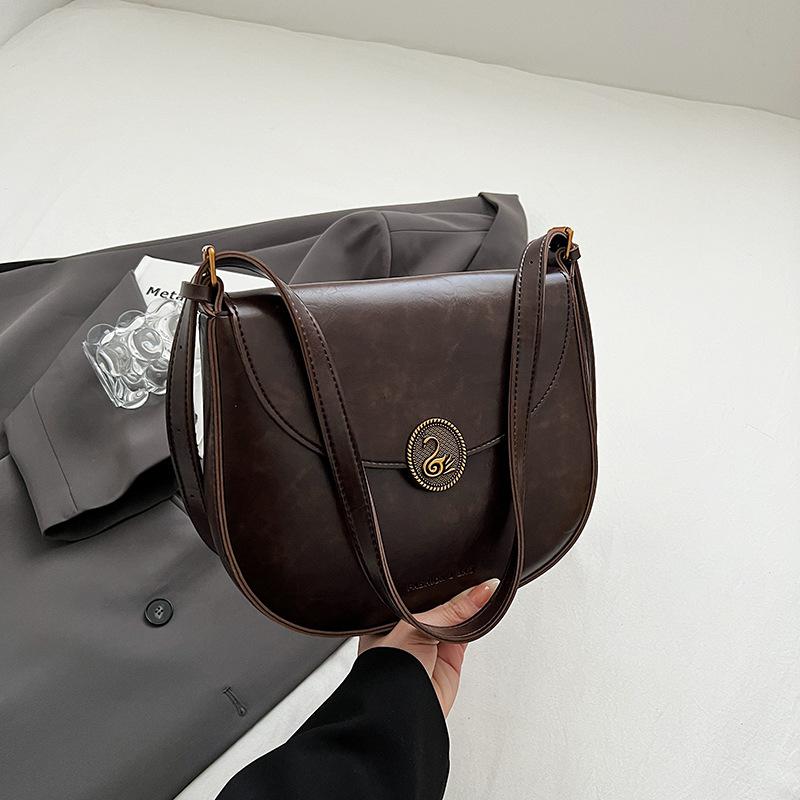 

Premium texture retro niche bag women s 2025 new popular messenger bag single shoulder armpit bag темно-коричневого