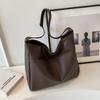 High End Niche Design Shoulder Bag for Women's New Commuter Tote Bag Fashionable and Versatile College Student Class Bag