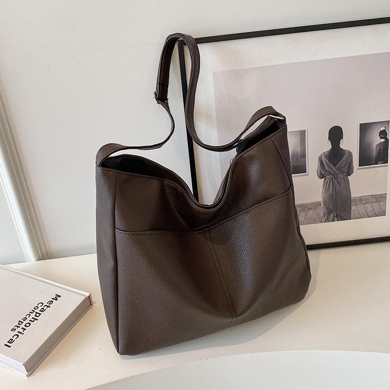 High End Niche Design Shoulder Bag for Women's New Commuter Tote Bag Fashionable and Versatile College Student Class Bag