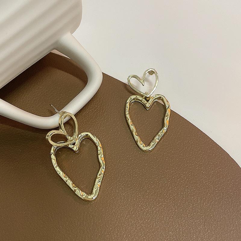 

Серьги-пусеты из серебряных игл S925 в форме розового неровного сердца с клипсами для ушей