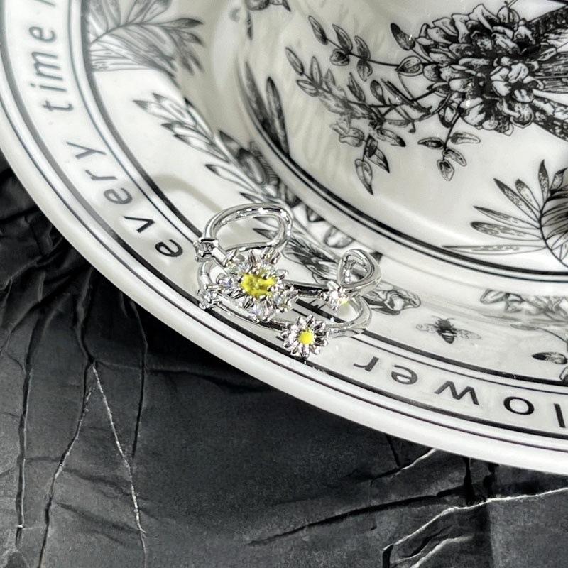 

2026 Korean Version of High-end Light Luxury Full of Diamonds, Flower Feathers, Star Ring, Femininity, Fashion Niche, Cold Wind, Ring Tide Resizable