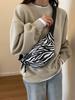Dámská crossbody taška na hrudník s leopardím potiskem 2024 – Stylový korejský design, všestranná pro nošení v pase nebo přes rameno