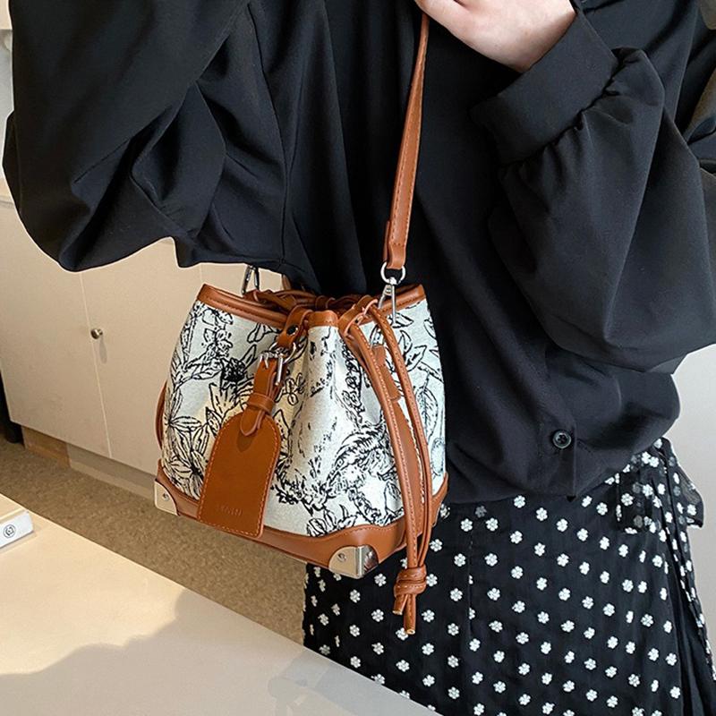 Super beliebte Tasche mit Nischenmuster für Damen 2024 Neue beliebte vielseitige Umhängetasche Beuteltasche im modischen Stil