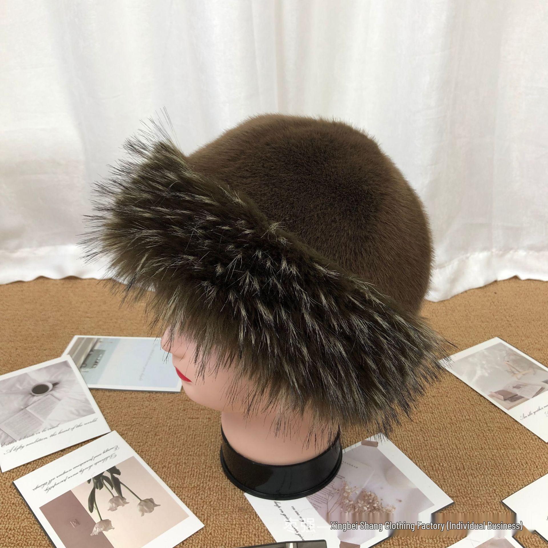 

Elegant Wide-Brim Fisherman Hat with Faux Fox Fur – Fashionable, Warm, and Flattering for Autumn/Winter.