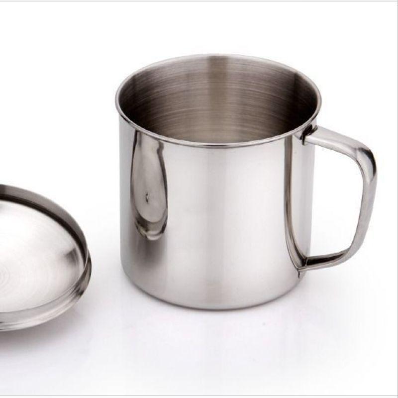 Dětský nerezový hrnek na vodu s víčkem – Malý, odolný, ideální pro studenty a předškoláky.