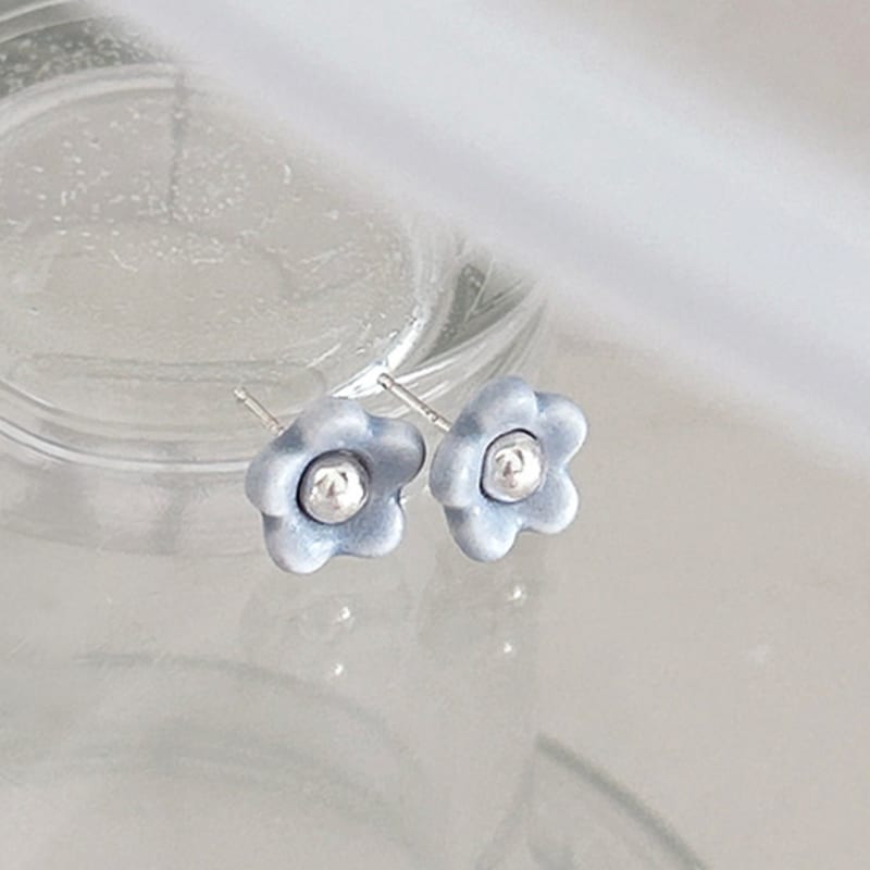 Metamic Ceramic Flower Earring (Baby Blue)