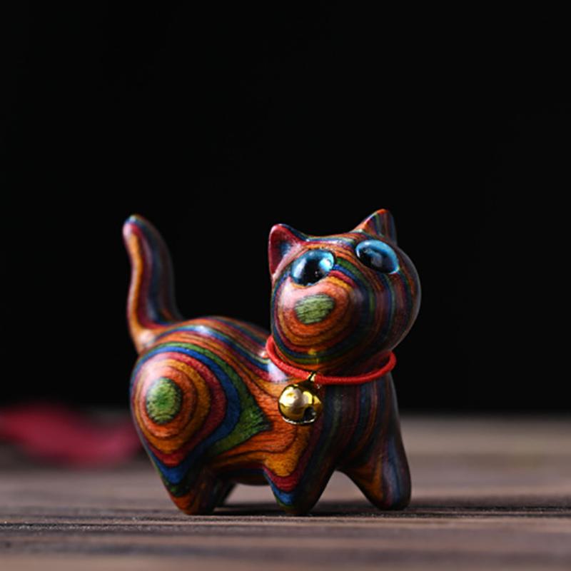 Esculturas de Gatos Tallados en Madera Arcoíris Adornos de Gatos Lindos Gatos de Madera de Colores Accesorios de Escritorio para Oficina Decoración del Hogar Regalo Recuerdos