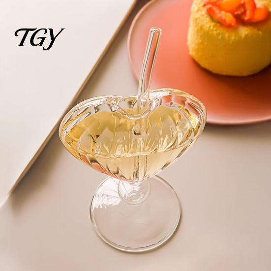 Professionelles Bartender-Glasware Herzförmiges Cocktailglas, 220 ml Klarer Kelch mit Strohhalm, Elegante Raffinierte Weingläser für Dates Kaltgetränk