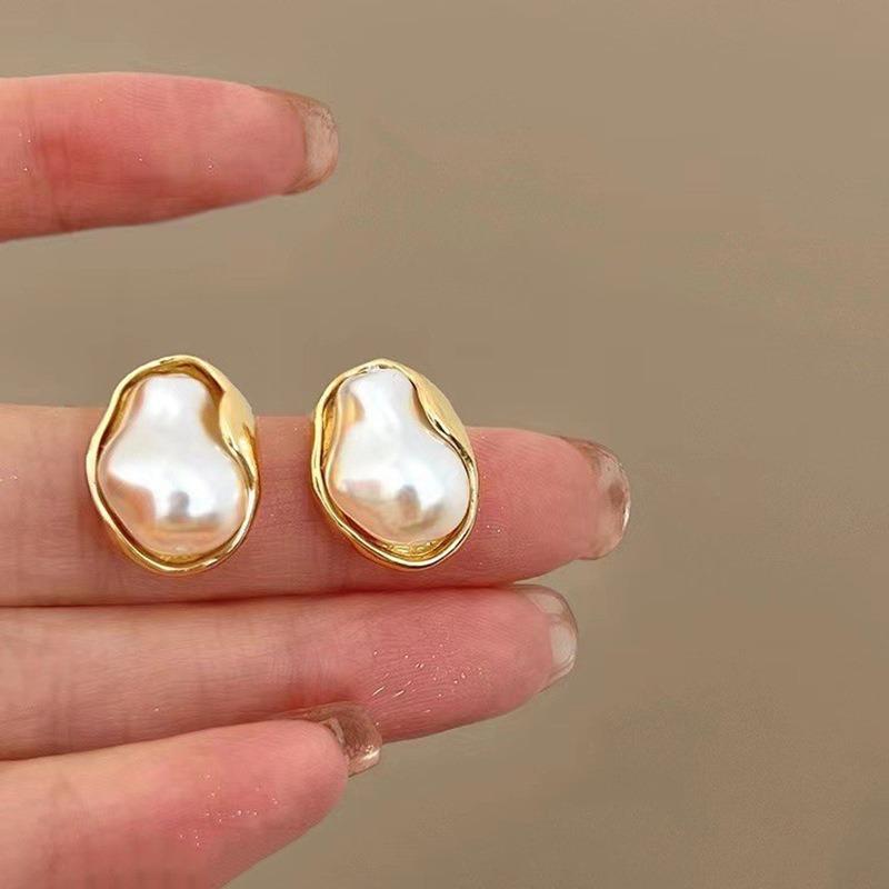 

Silver Needle French Flower Love Pearl Stud Earrings Elegant High Sense Retro Earrings Niche Temperament Earrings Women