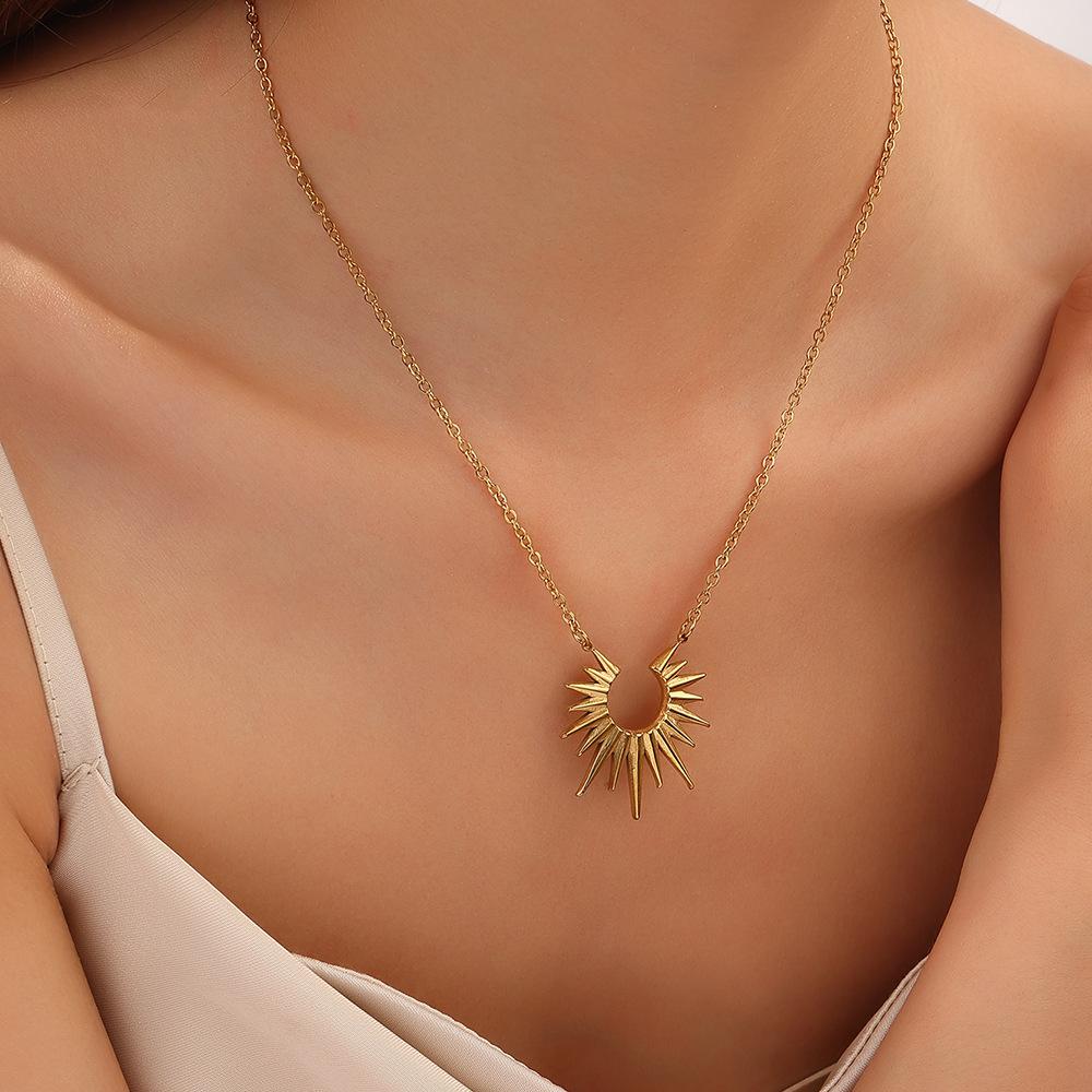 Popular retro sunflower gold-plated necklace niche design light luxury stainless steel fan-shaped collarbone chain pendant