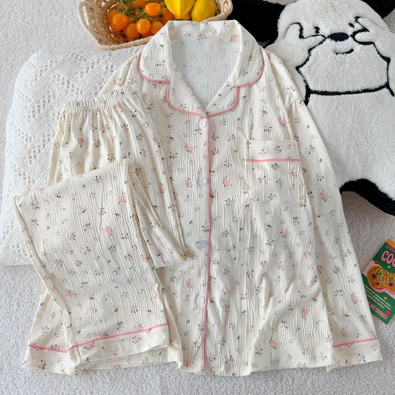 Women's High-End Crinkle Fabric Pajama Set - Long-Sleeved, Long Pants, Autumn Cardigan, Sweet Floral Pattern, Suitable for Outdoor and Home Wear.