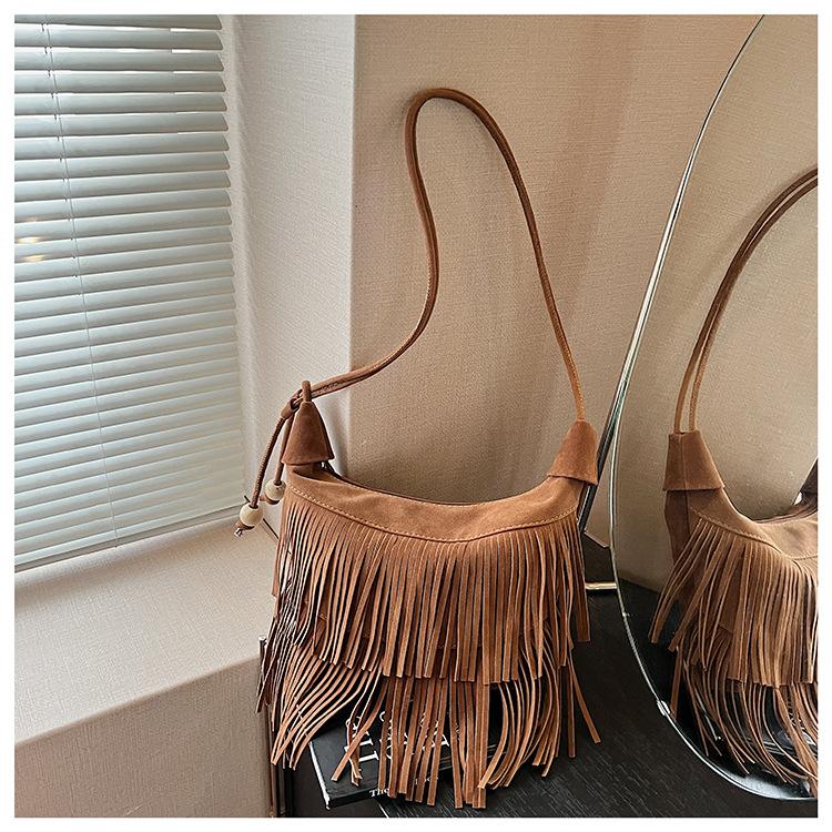 Autumn and winter retro fringed bag women's new popular shoulder bag suede messenger bag