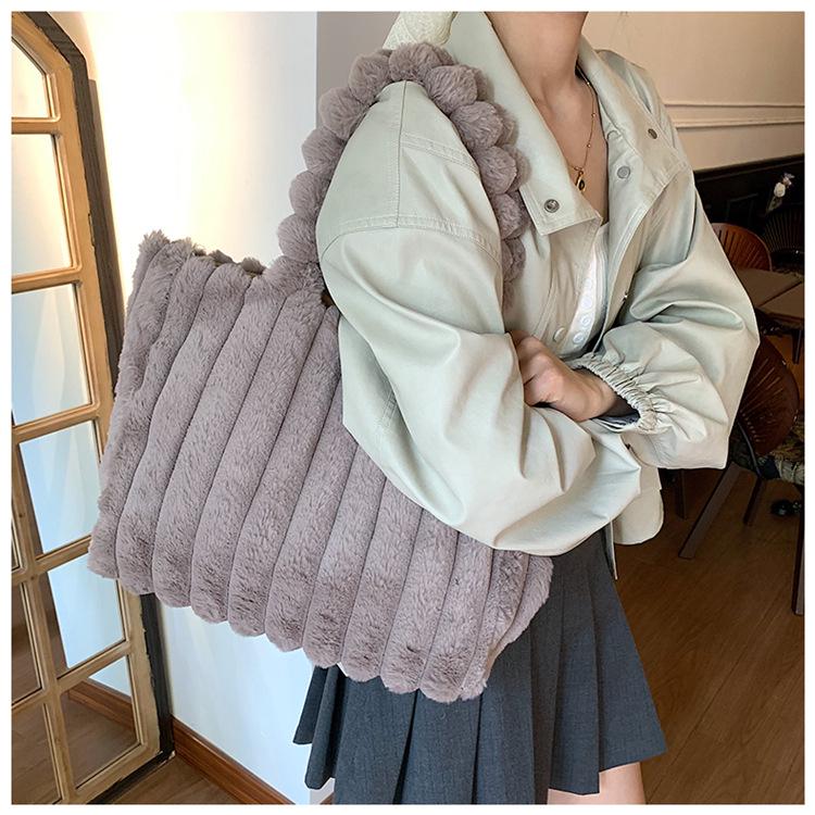 Plush Large Women's Tote Bag - Stylish, Versatile Single Shoulder Handbag for Autumn/Winter.