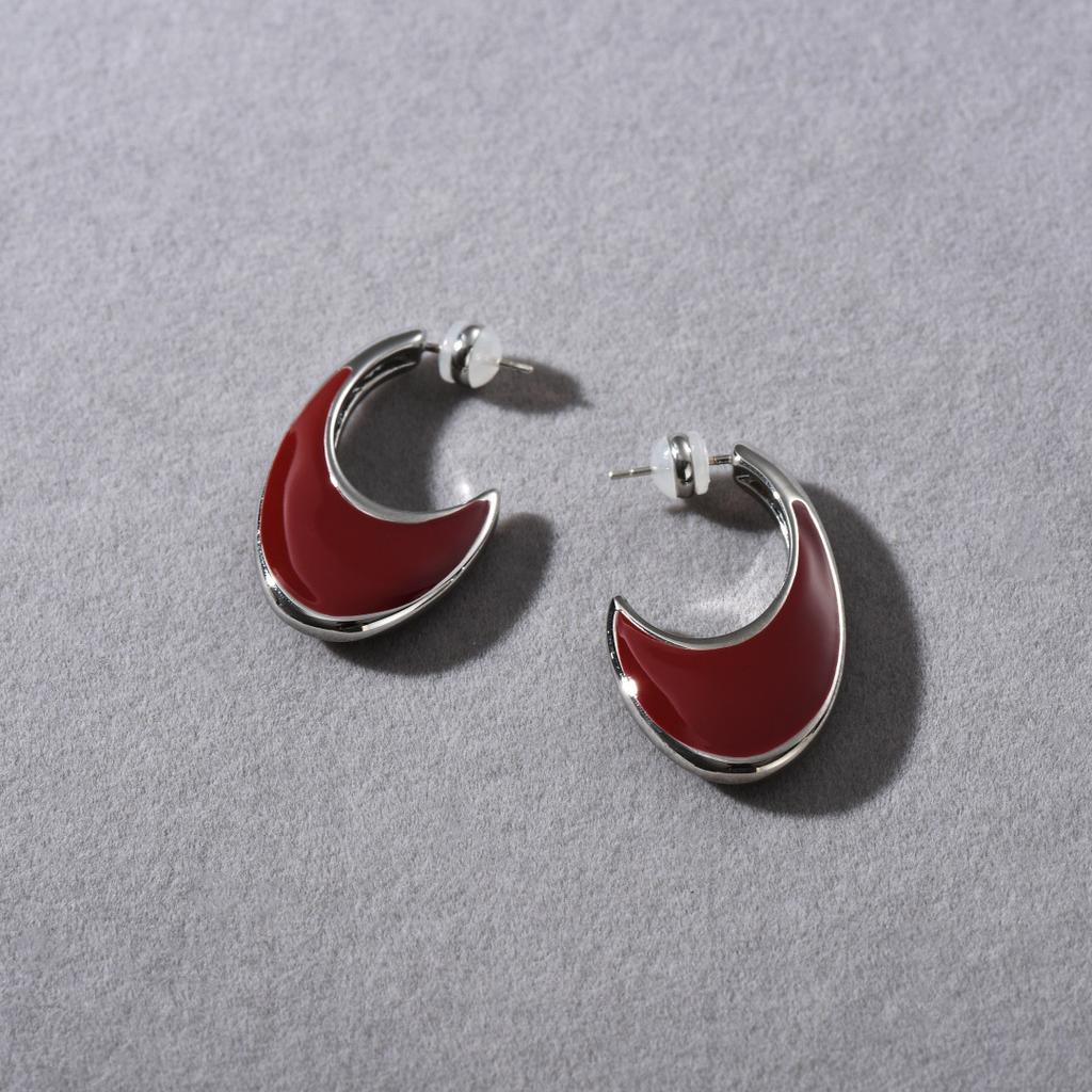 Original Design Premium Retro Copper Plated Platinum Earrings Black Drop Glaze 925 Silver Needle Stud Earrings Niche Earrings