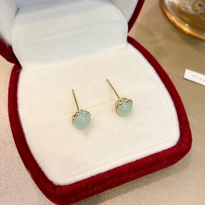 Vintage French Green Chalcedony Stud Earrings for Women's Cold Wind Earrings Autumn and Winter Ears