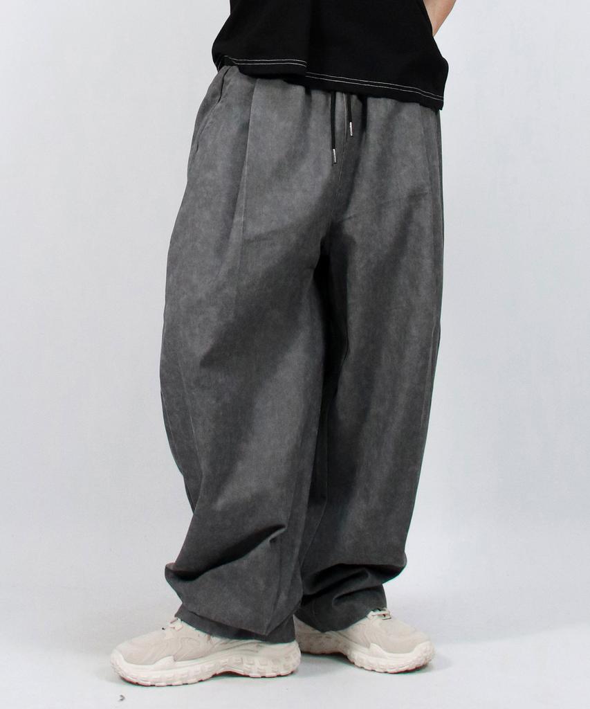 Deumakeu M Grunge Washing Side One Tuck Curved Wide Pants Charcoal