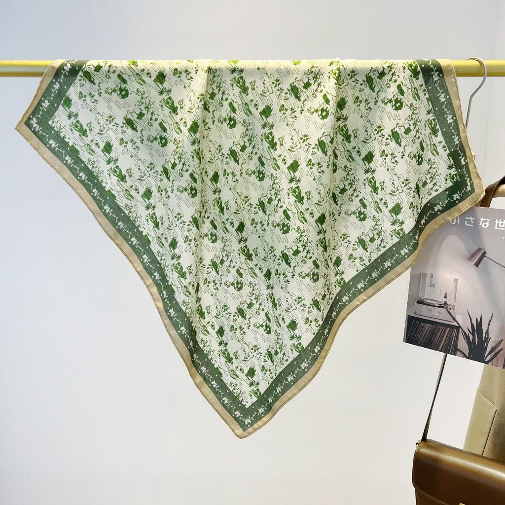 Retro light luxury high-end carriage cotton and linen scarf, spring and autumn new 71cm small square scarf, foreign-style decorative versatile scarf