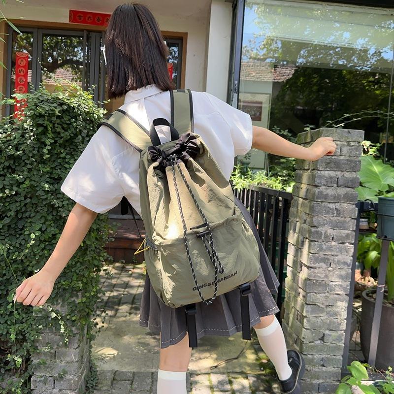 Solid color simple backpack, new drawstring outdoor, light sports and capacity, travel anti-splashing water-resistant wear-resistant and versatile